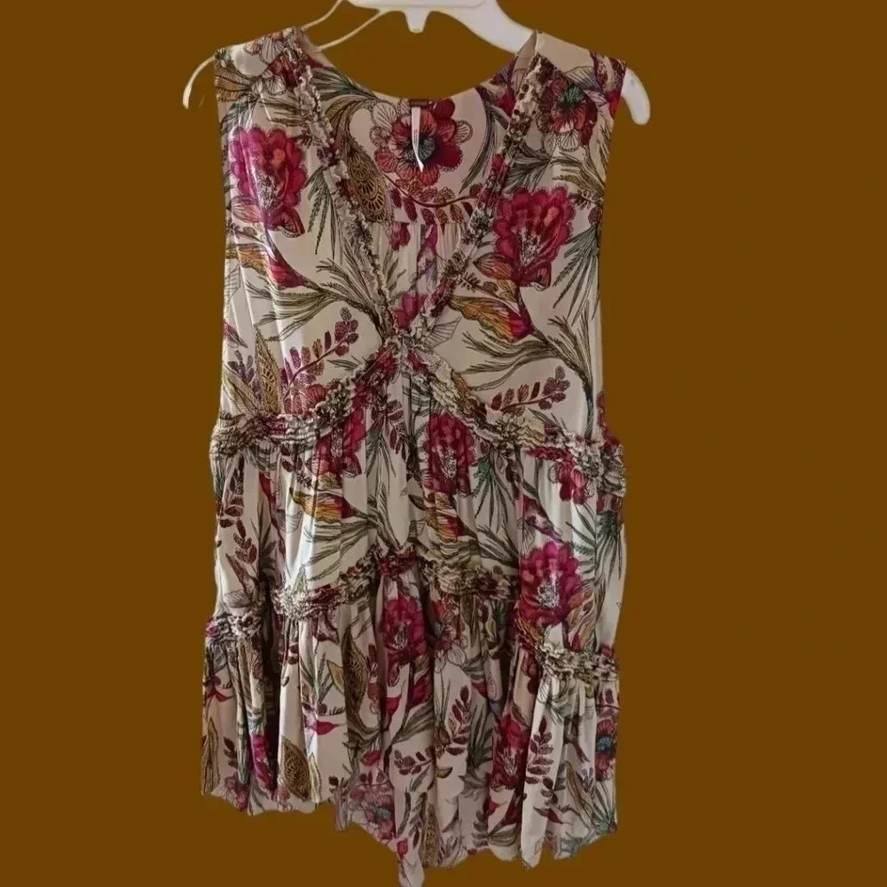 Free people floral print dress sleeveless v-neckline & A line Small size
